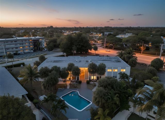 900 Crystal Lake Dr 2B, Deerfield Beach, FL 33064