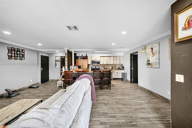 900 Crystal Lake Dr 2B, Deerfield Beach, FL 33064