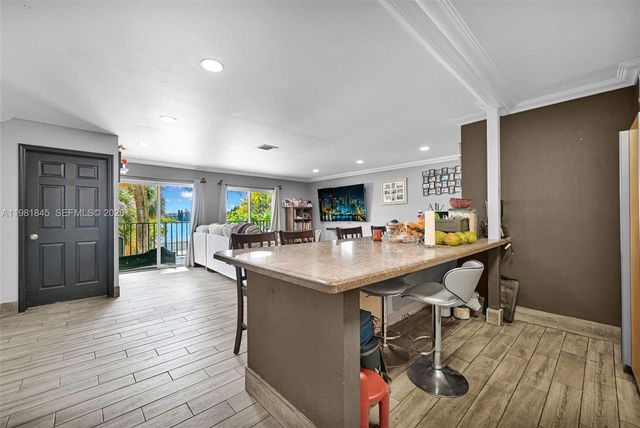 900 Crystal Lake Dr 2B, Deerfield Beach, FL 33064