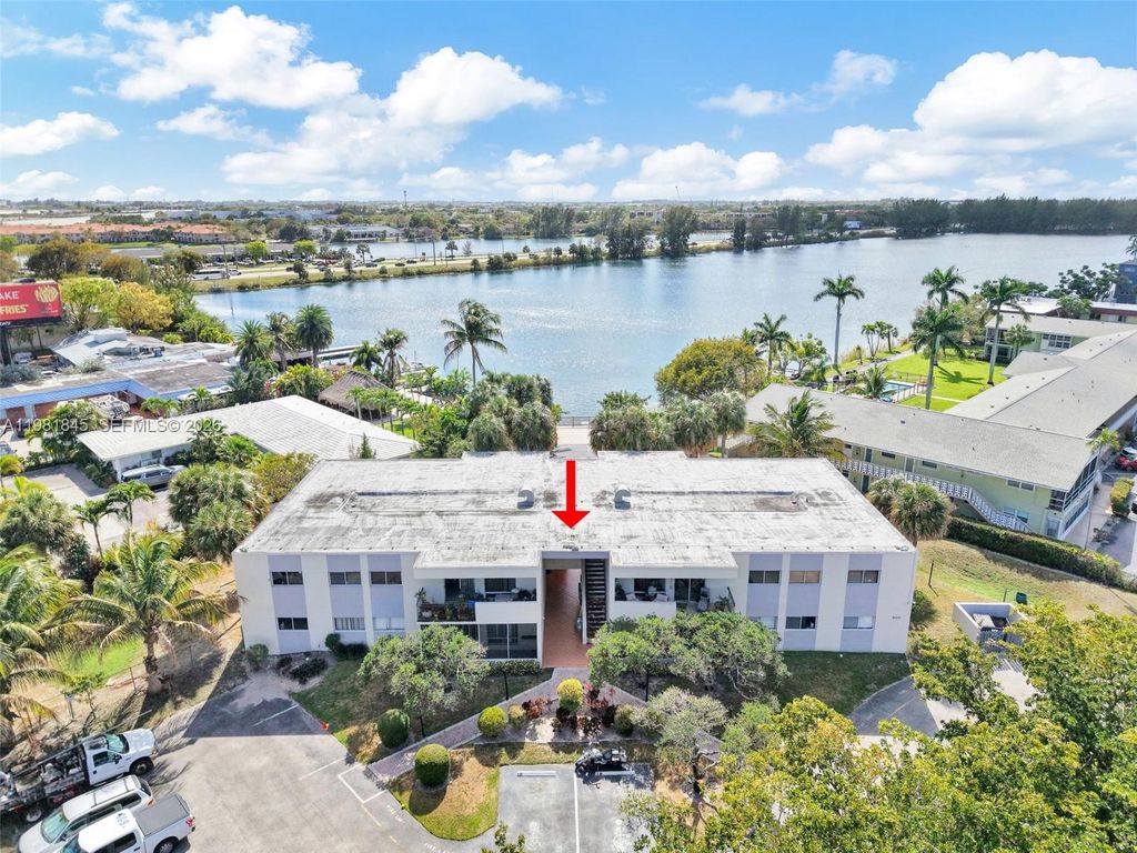 900 Crystal Lake Dr 2B, Deerfield Beach, FL 33064