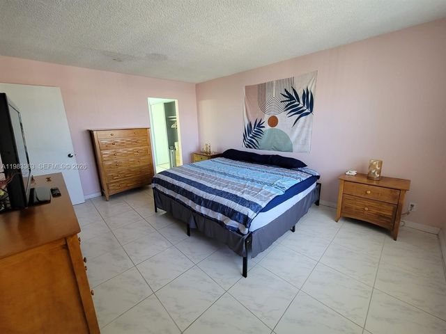 401 Golden Isles Dr 1114, Hallandale Beach, FL 33009