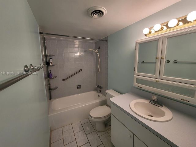 401 Golden Isles Dr 1114, Hallandale Beach, FL 33009