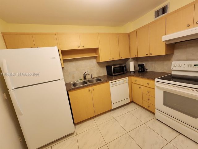 401 Golden Isles Dr 1114, Hallandale Beach, FL 33009