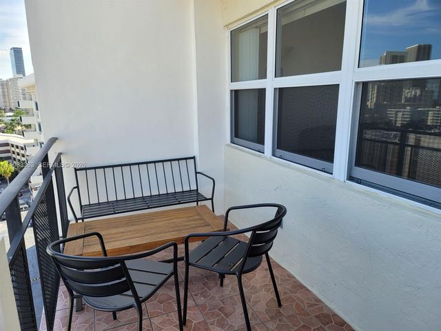 401 Golden Isles Dr 1114, Hallandale Beach, FL 33009