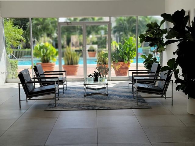 401 Golden Isles Dr 1114, Hallandale Beach, FL 33009