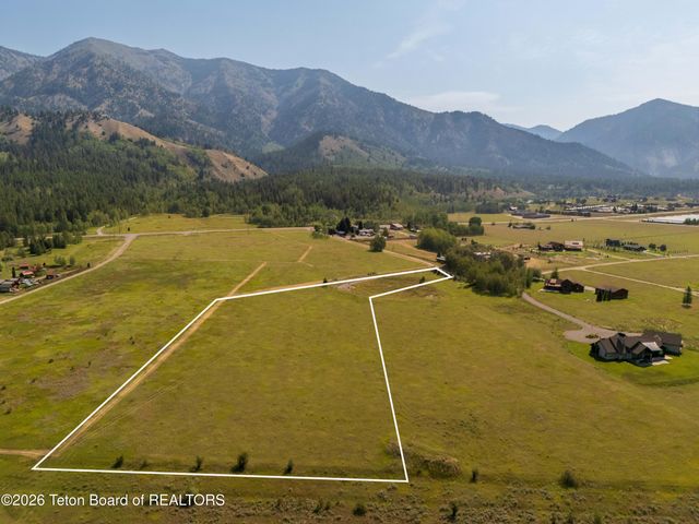 32 PALISADES Drive, Alpine, WY 83128