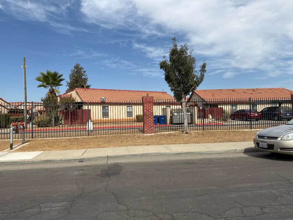 Image 3 of property listing at 1405 E Cypress Avenue # 157, Reedley, CA 93654