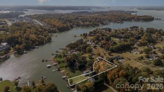 332 Queens Cove Road, Mooresville, NC 28117