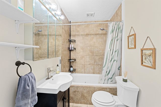 516 W Kirwin Ave, Salina, KS 67401