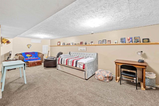 516 W Kirwin Ave, Salina, KS 67401