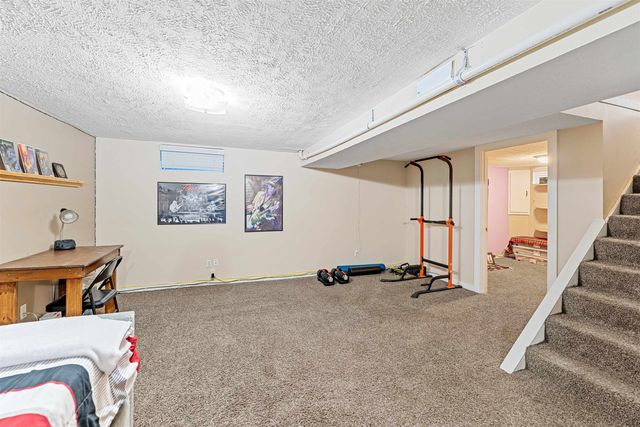 516 W Kirwin Ave, Salina, KS 67401