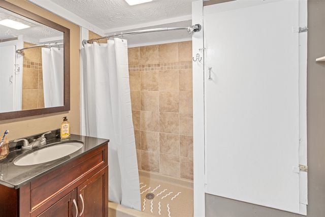 516 W Kirwin Ave, Salina, KS 67401