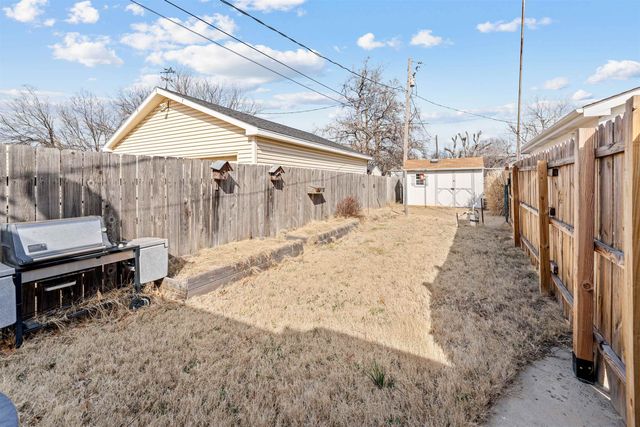 516 W Kirwin Ave, Salina, KS 67401