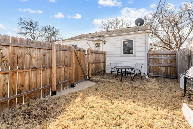 516 W Kirwin Ave, Salina, KS 67401