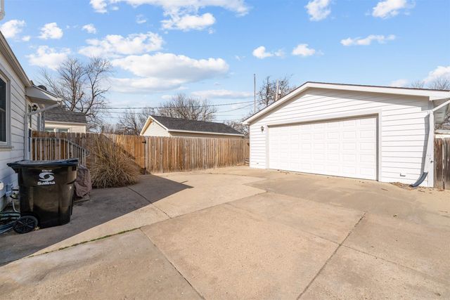 516 W Kirwin Ave, Salina, KS 67401