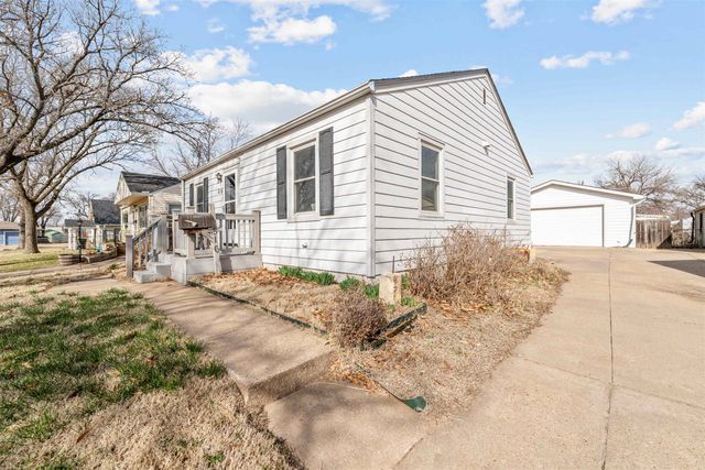 516 W Kirwin Ave, Salina, KS 67401