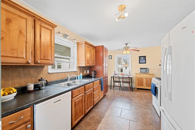 516 W Kirwin Ave, Salina, KS 67401