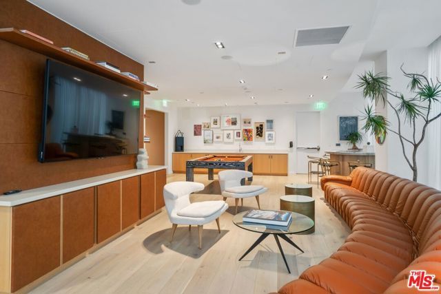 9000 W 3rd Street 106, Los Angeles, CA 90048