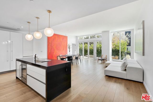 9000 W 3rd Street 106, Los Angeles, CA 90048
