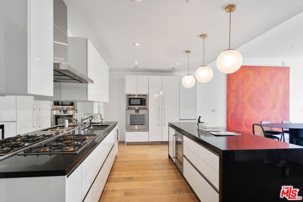 9000 W 3rd Street 106, Los Angeles, CA 90048