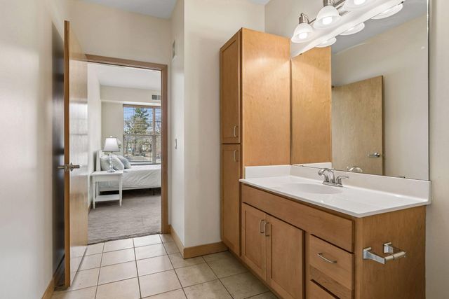 2900 University Avenue SE 305, Minneapolis, MN 55414