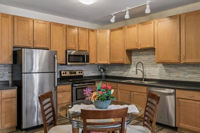 2900 University Avenue SE 305, Minneapolis, MN 55414