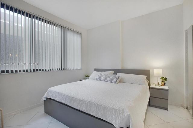 540 Brickell Key Dr 308, Miami, FL 33131
