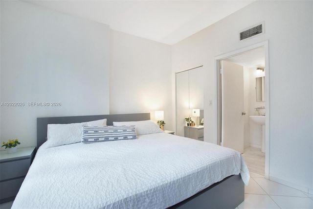540 Brickell Key Dr 308, Miami, FL 33131