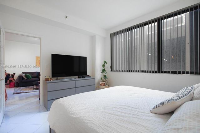 540 Brickell Key Dr 308, Miami, FL 33131