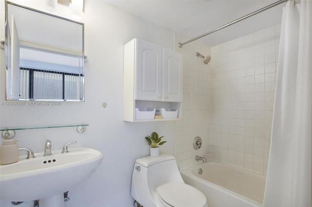 540 Brickell Key Dr 308, Miami, FL 33131