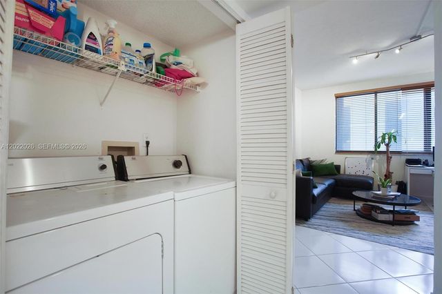540 Brickell Key Dr 308, Miami, FL 33131