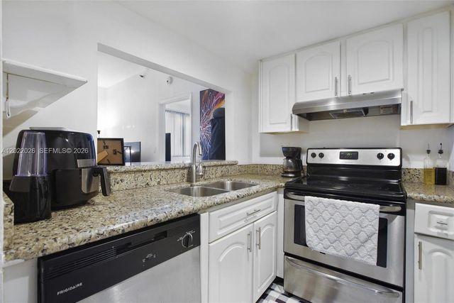 540 Brickell Key Dr 308, Miami, FL 33131