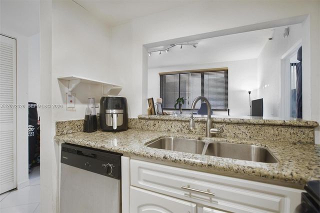 540 Brickell Key Dr 308, Miami, FL 33131
