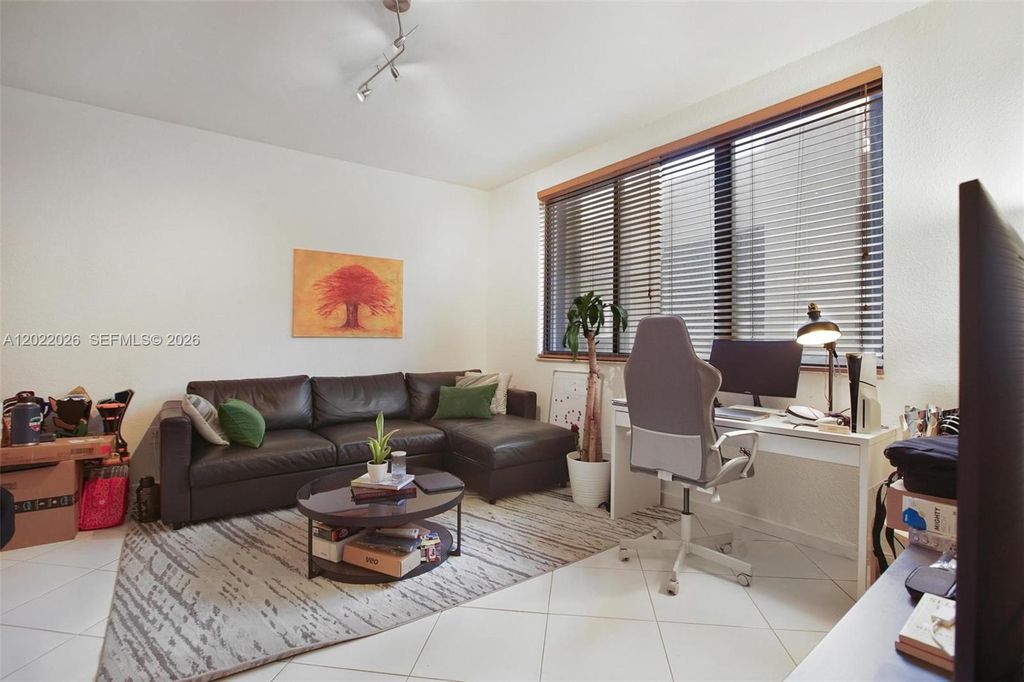 540 Brickell Key Dr 308, Miami, FL 33131