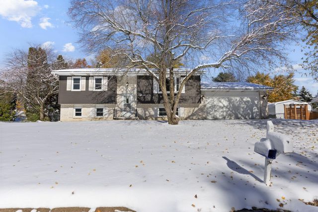 3705 Colonial Drive, Valparaiso, IN 46383