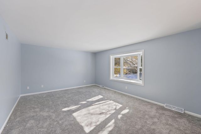 3705 Colonial Drive, Valparaiso, IN 46383