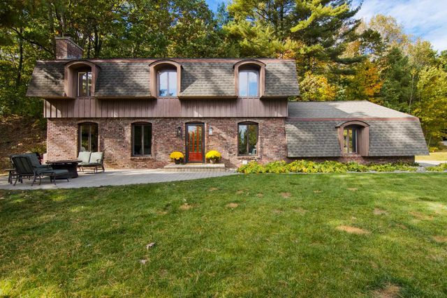 2160 Kewaunee Drive, Traverse City, MI 49686