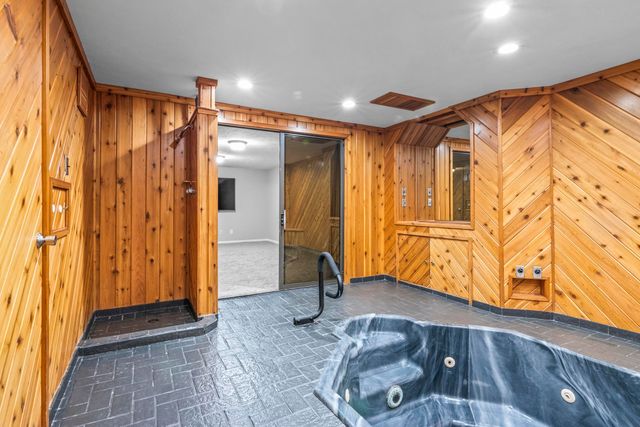 2160 Kewaunee Drive, Traverse City, MI 49686