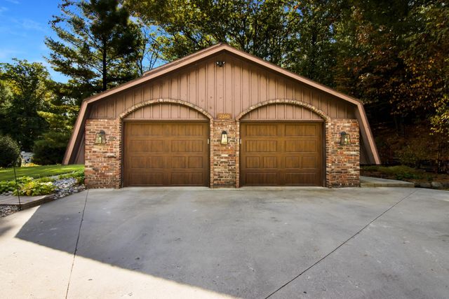 2160 Kewaunee Drive, Traverse City, MI 49686