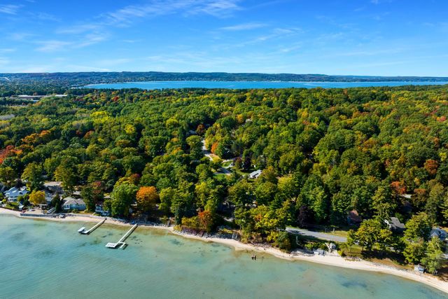 2160 Kewaunee Drive, Traverse City, MI 49686