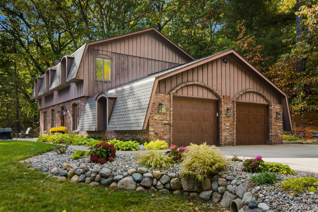 2160 Kewaunee Drive, Traverse City, MI 49686