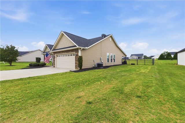 1018 Stoneham Circle, Anderson, SC 29626