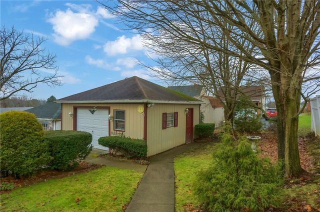 916 Temple Ave, New Castle, PA 16101