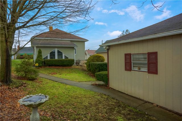 916 Temple Ave, New Castle, PA 16101