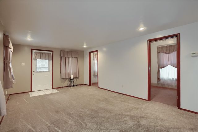 916 Temple Ave, New Castle, PA 16101