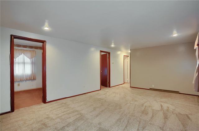 916 Temple Ave, New Castle, PA 16101