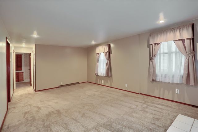 916 Temple Ave, New Castle, PA 16101