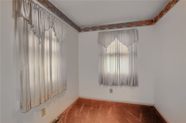 916 Temple Ave, New Castle, PA 16101