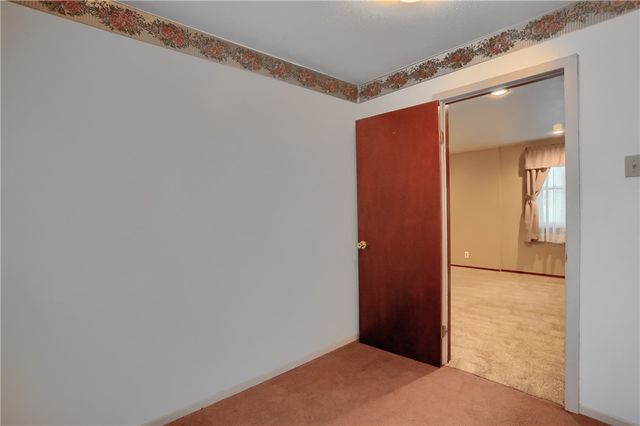 916 Temple Ave, New Castle, PA 16101