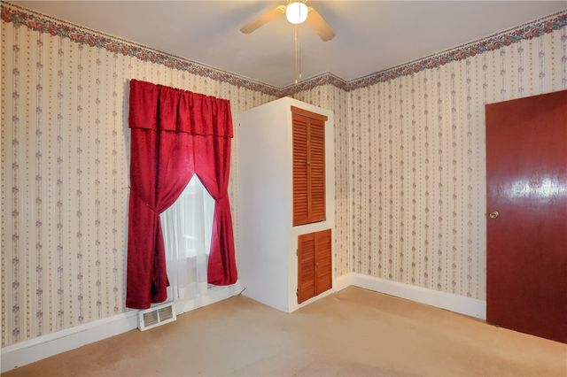 916 Temple Ave, New Castle, PA 16101